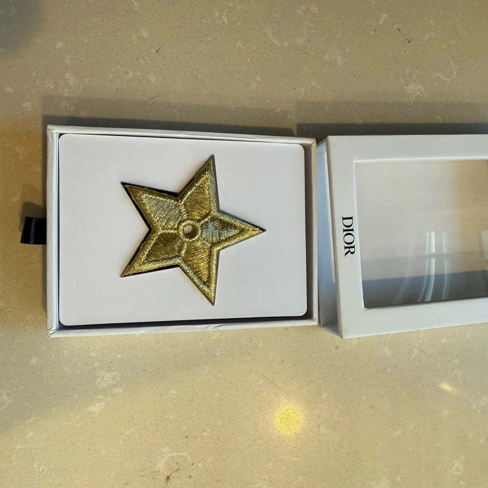 Silver Button Accessory - Picture 3 of 3